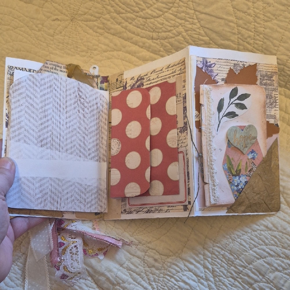 2 Floral Journals with Pink and White Accents - Picture 4 of 9